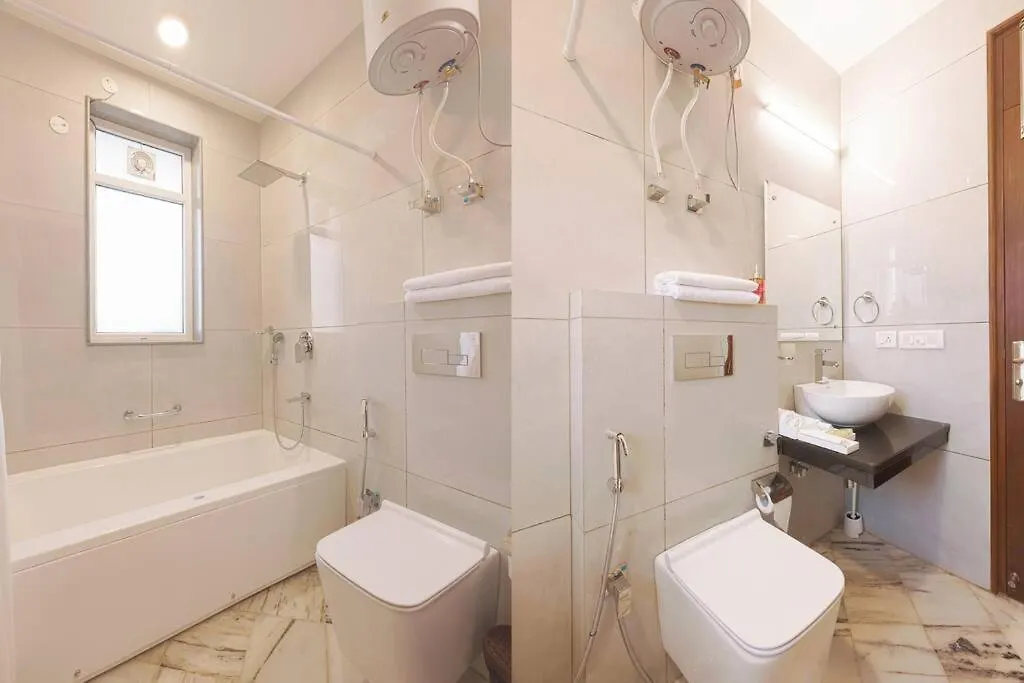 Peaceful City Paradise With King Bed & Tub Gurgaon India