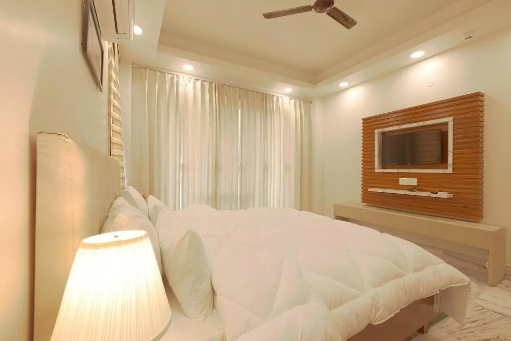 Peaceful City Paradise With King Bed & Tub Gurgaon