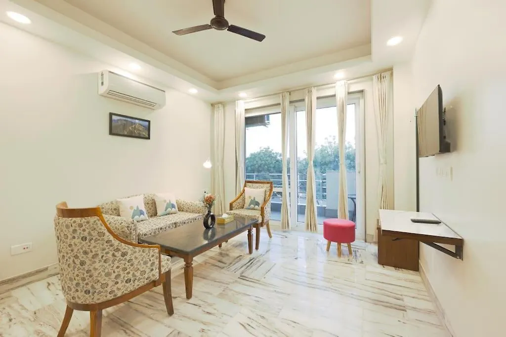 Peaceful City Paradise With King Bed & Tub Gurgaon